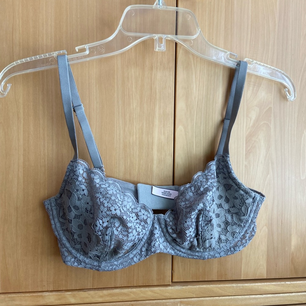 Victoria secret lacy bra NWOT